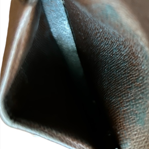 Louis Vuitton coin purse - Picture 6 of 11